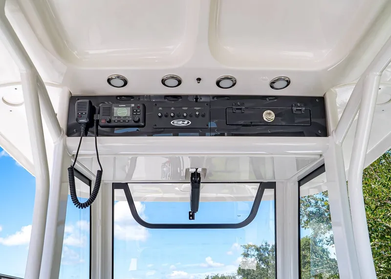 Slide: The Image of Sea Hunt Ultra 275 SE 2026 - 18