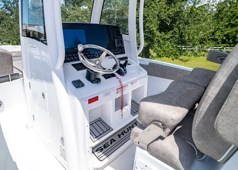 Slide: The Image of Sea Hunt Ultra 275 SE 2026 - 19