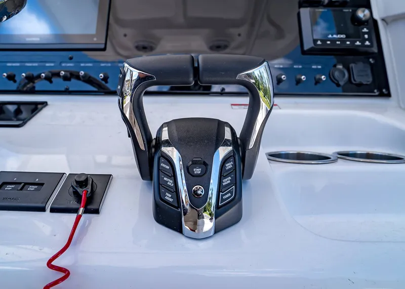 Slide: The Image of Sea Hunt Ultra 275 SE 2026 - 20