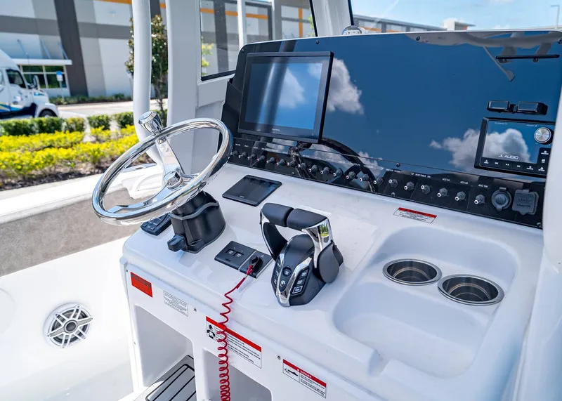 Slide: The Image of Sea Hunt Ultra 275 SE 2026 - 21