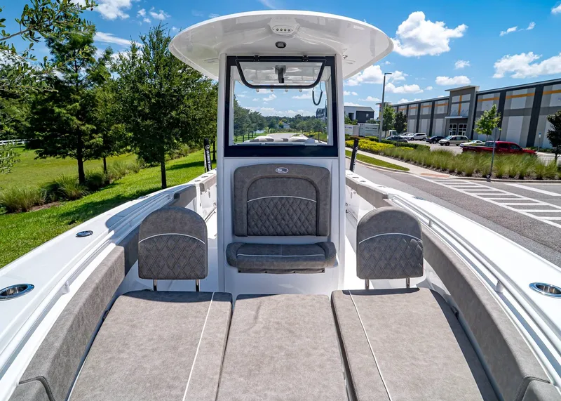 Slide: The Image of Sea Hunt Ultra 275 SE 2026 - 27