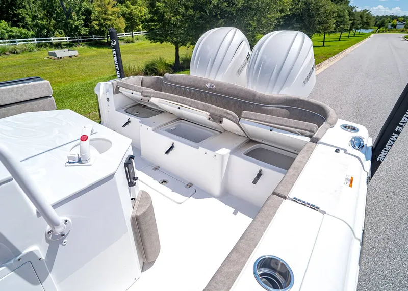 Slide: The Image of Sea Hunt Ultra 275 SE 2026 - 8