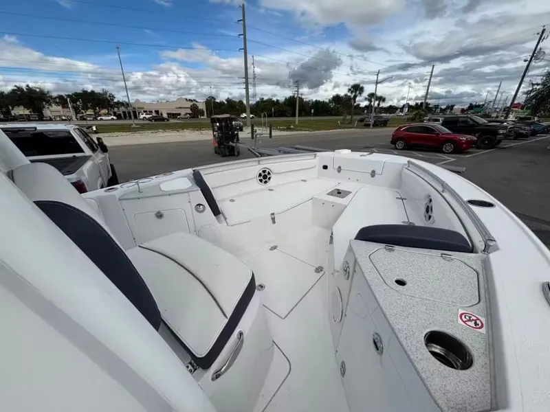 Slide: The Image of Stingray 216 CC 2026 - 12