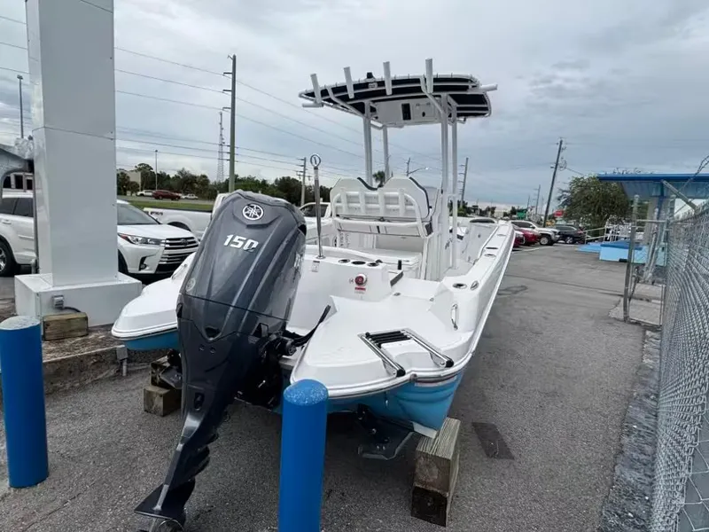 Slide: The Image of Stingray 216 CC 2026 - 3