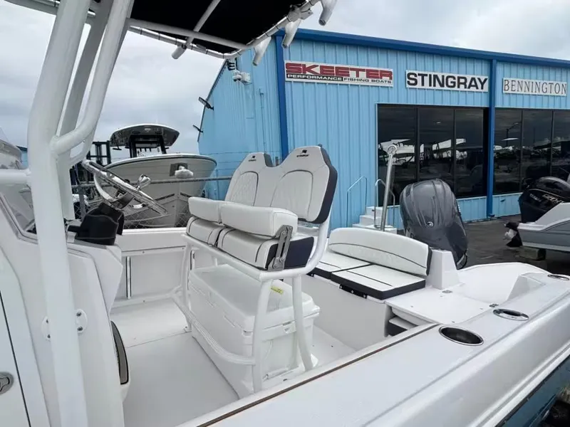 Slide: The Image of Stingray 216 CC 2026 - 7