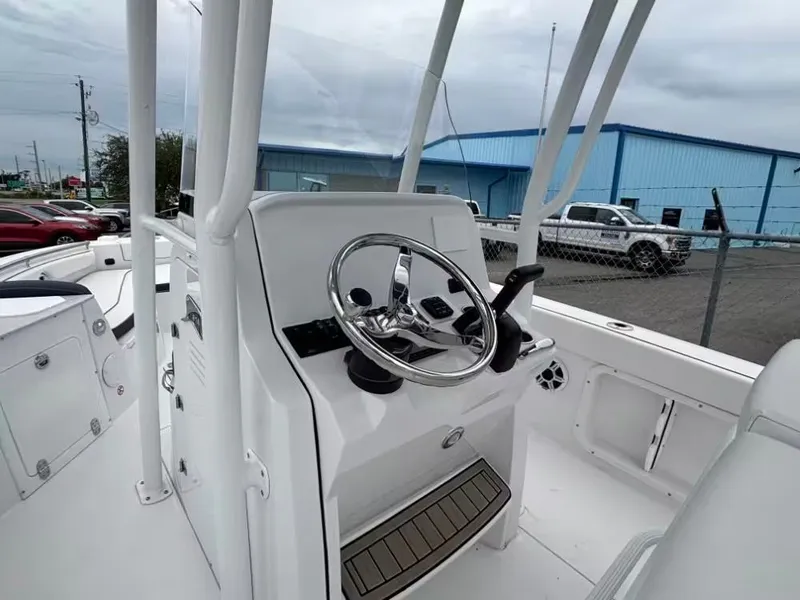 Slide: The Image of Stingray 216 CC 2026 - 8