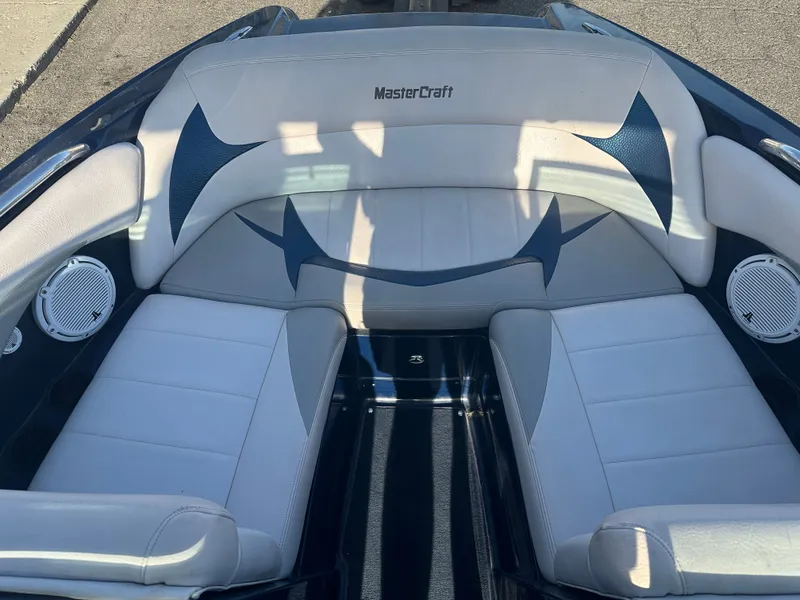 Slide: The Image of MasterCraft X2 2007 - 10