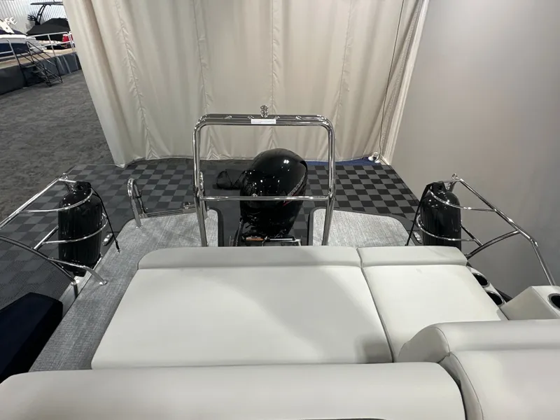 Slide: The Image of Harris Cruiser 210 2026 - 13