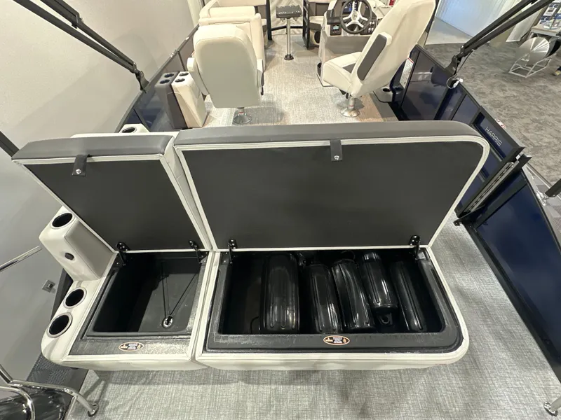 Slide: The Image of Harris Cruiser 210 2026 - 14