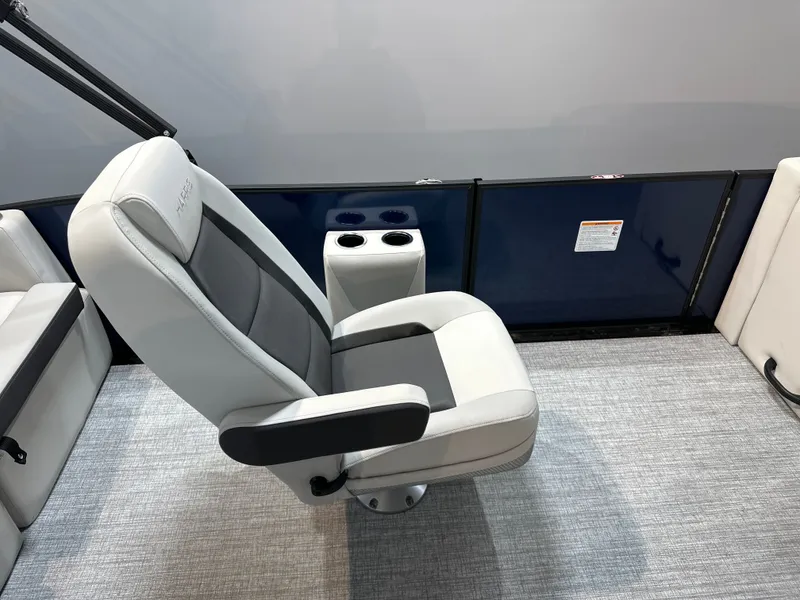 Slide: The Image of Harris Cruiser 210 2026 - 17