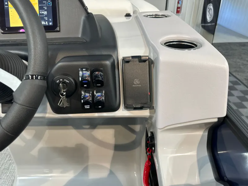 Slide: The Image of Harris Cruiser 210 2026 - 21