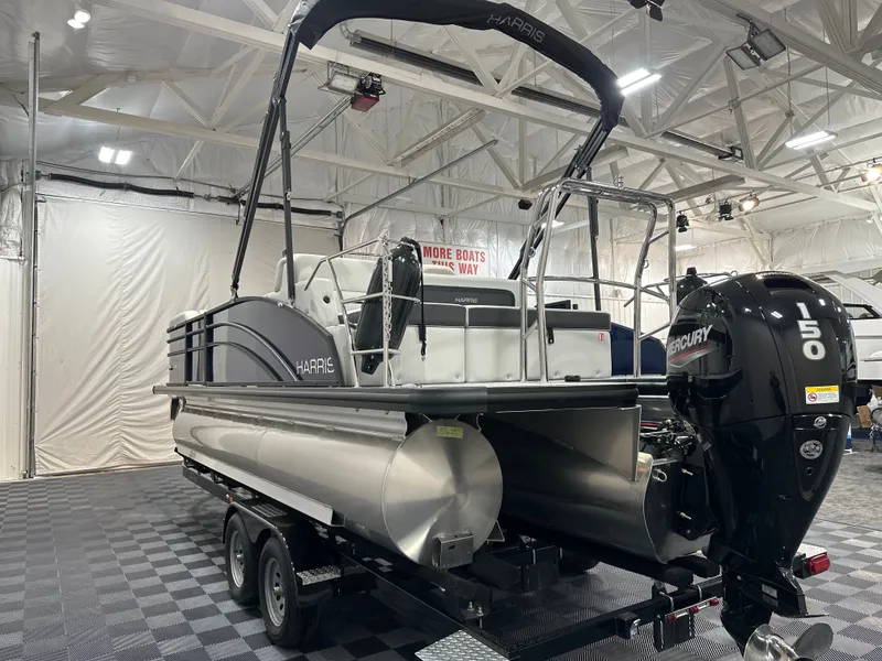 Slide: The Image of Harris Cruiser 210 2026 - 4