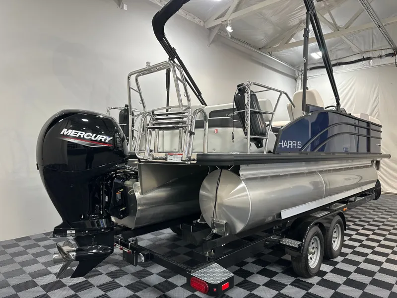 Slide: The Image of Harris Cruiser 210 2026 - 5