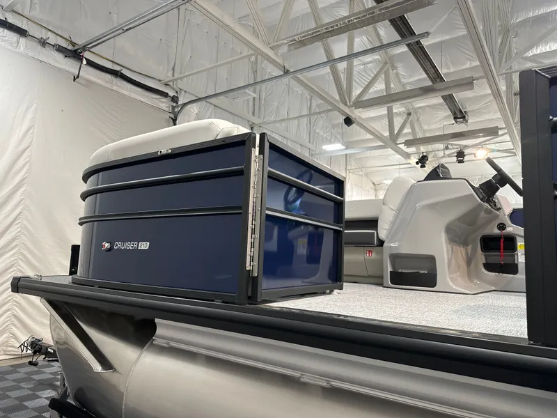 Slide: The Image of Harris Cruiser 210 2026 - 7