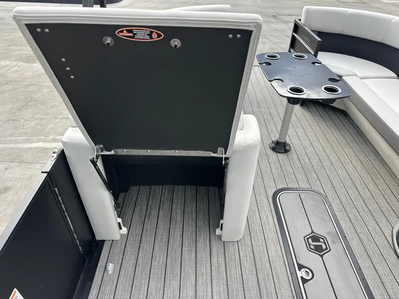 Slide: The Image of Harris Cruiser 230 2026 - 12