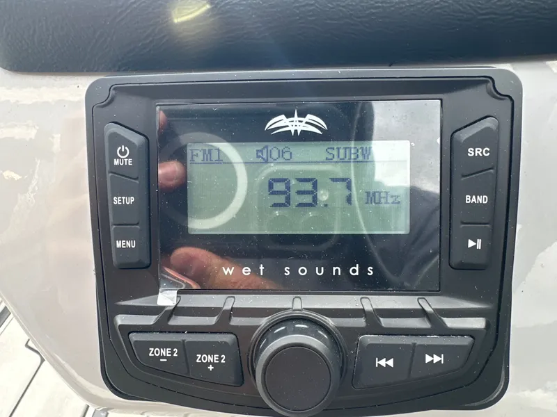 Slide: The Image of Harris Cruiser 230 2026 - 14