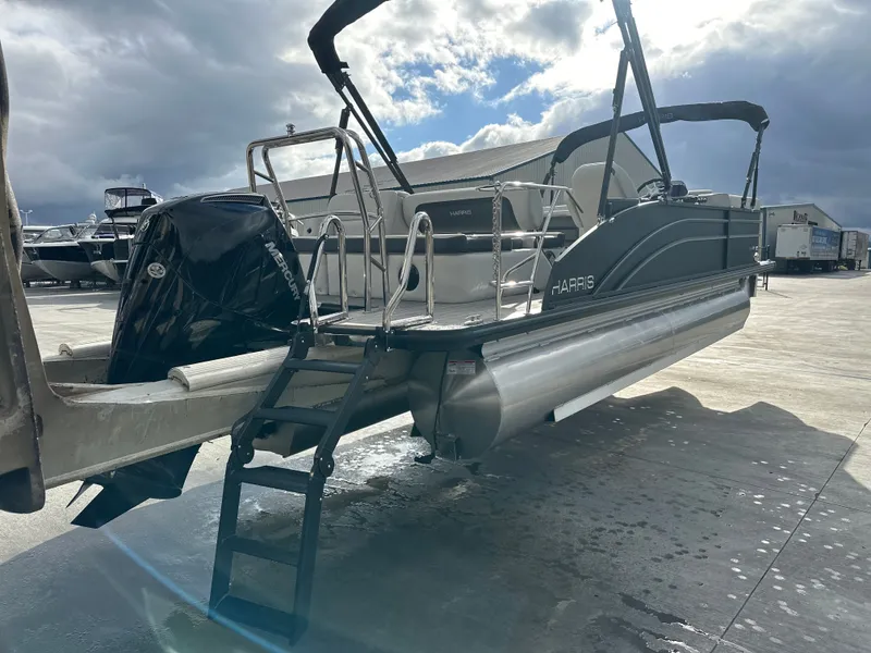 Slide: The Image of Harris Cruiser 230 2026 - 5