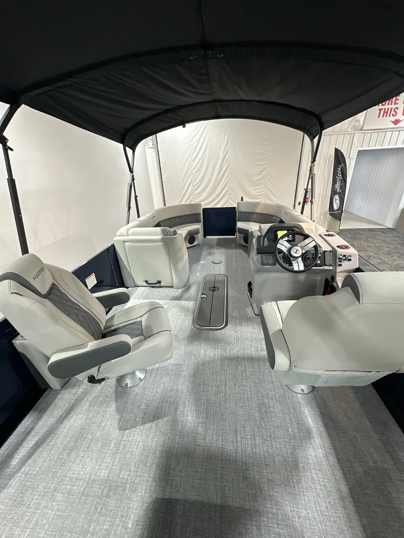 Slide: The Image of Harris Cruiser 230 2026 - 10