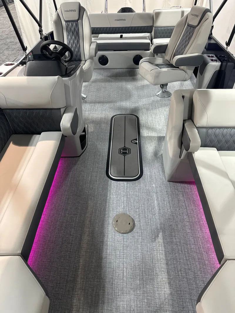 Slide: The Image of Harris Cruiser 230 2026 - 12