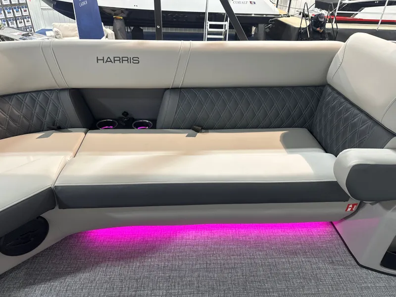 Slide: The Image of Harris Cruiser 230 2026 - 20