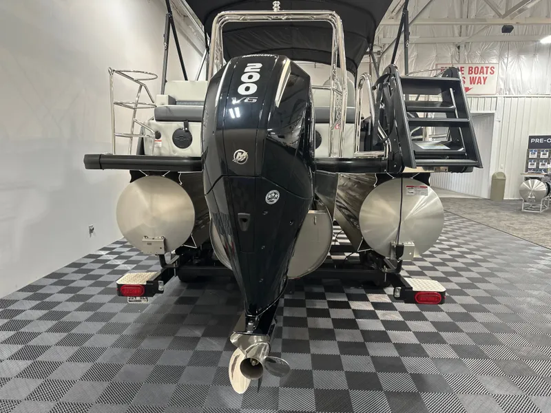 Slide: The Image of Harris Cruiser 230 2026 - 5