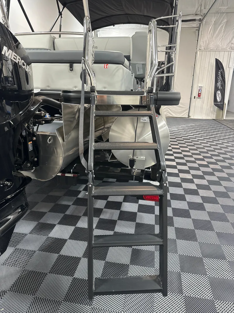 Slide: The Image of Harris Cruiser 230 2026 - 6