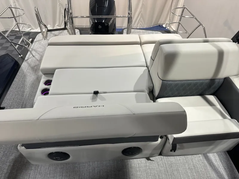 Slide: The Image of Harris Cruiser 230 2026 - 9