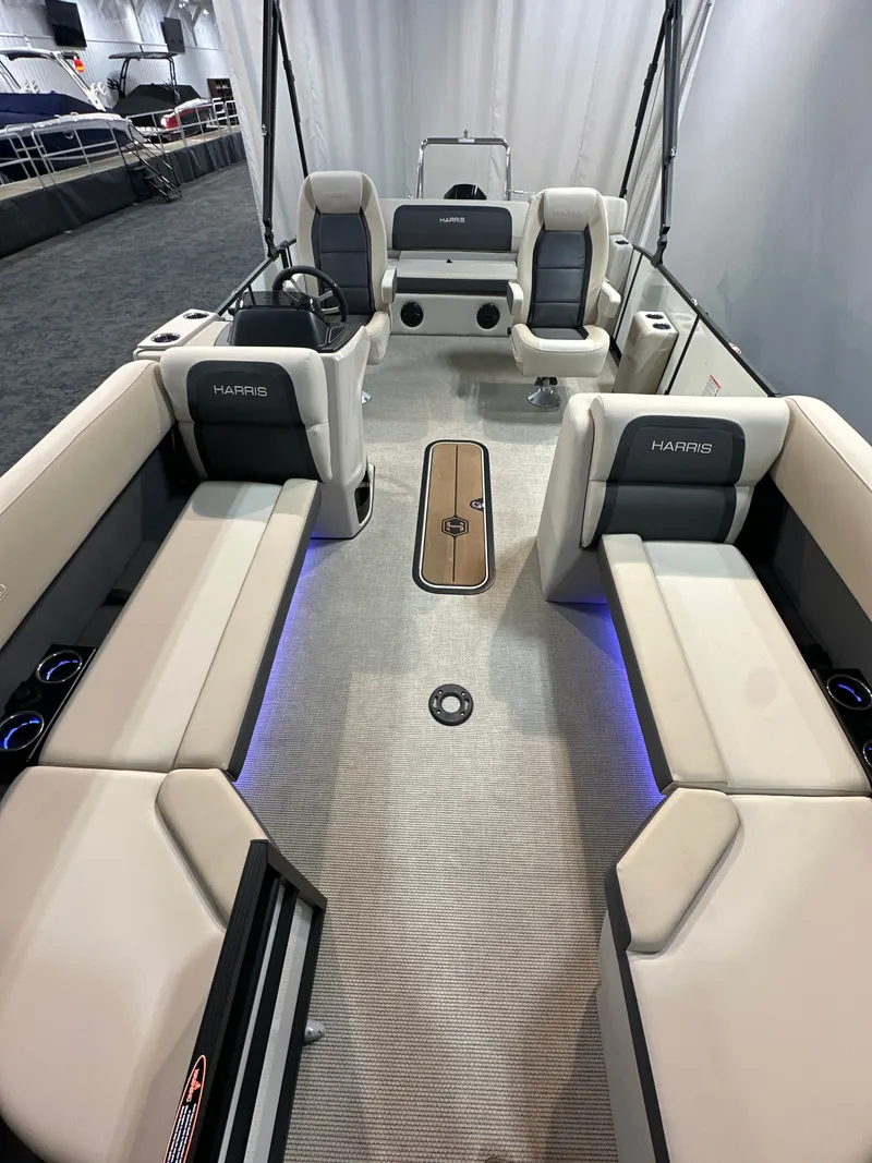 Slide: The Image of Harris Cruiser 230 2026 - 10