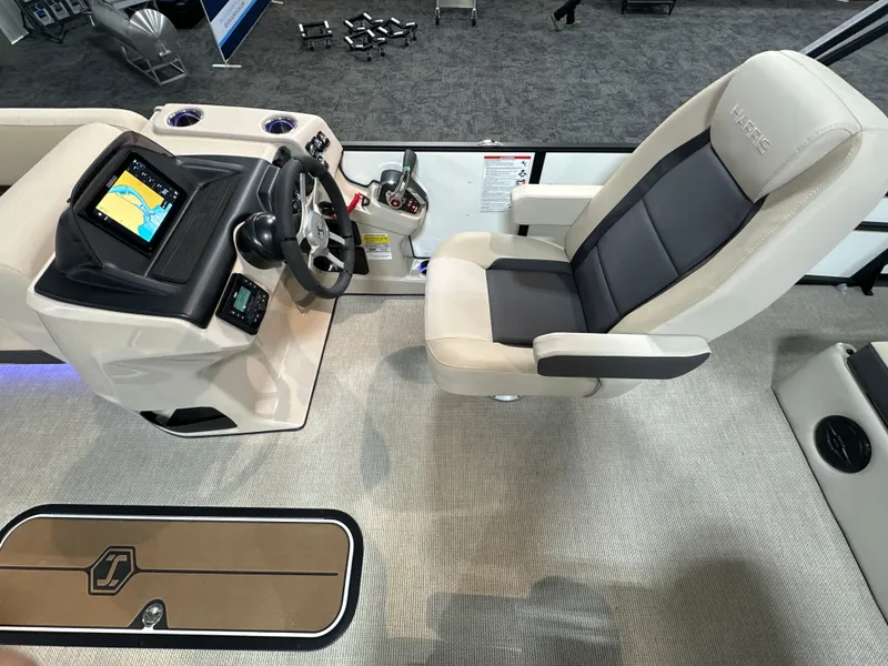 Slide: The Image of Harris Cruiser 230 2026 - 12