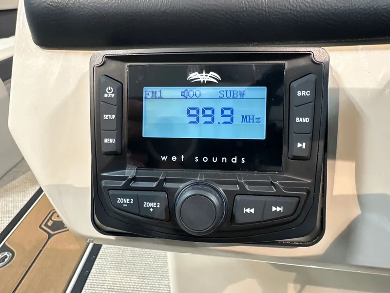 Slide: The Image of Harris Cruiser 230 2026 - 13