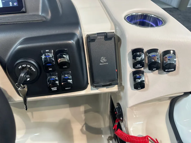 Slide: The Image of Harris Cruiser 230 2026 - 15