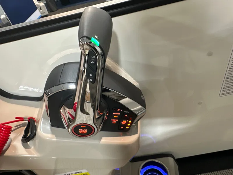 Slide: The Image of Harris Cruiser 230 2026 - 16