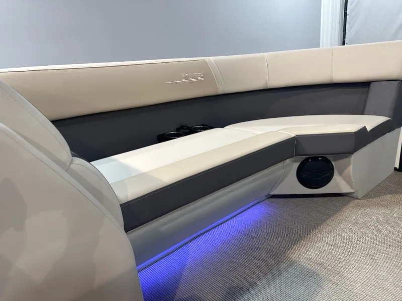 Slide: The Image of Harris Cruiser 230 2026 - 19