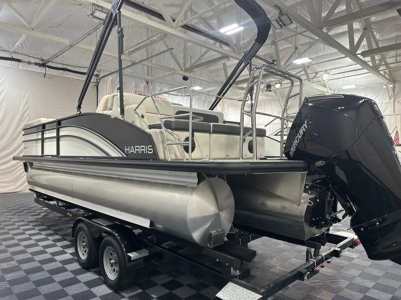 Slide: The Image of Harris Cruiser 230 2026 - 4