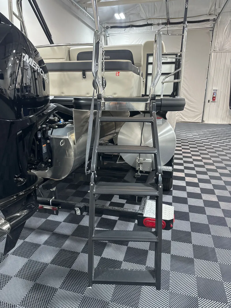 Slide: The Image of Harris Cruiser 230 2026 - 7