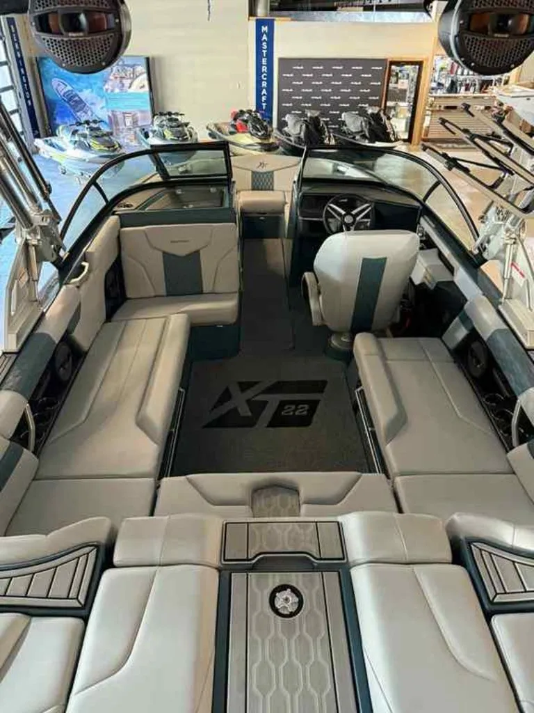 Slide: The Image of MasterCraft XT22 2025 - 3