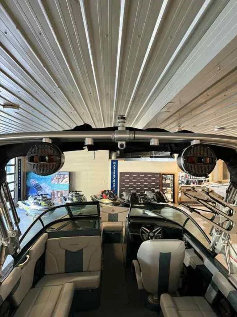 Slide: The Image of MasterCraft XT22 2025 - 8