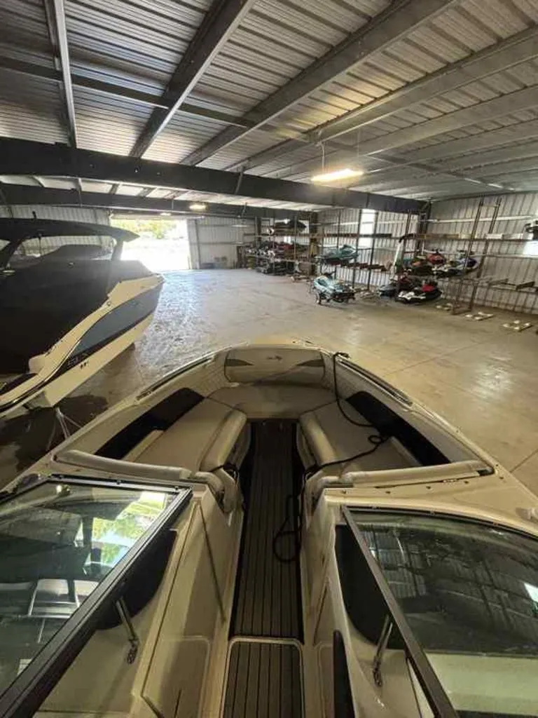 Slide: The Image of Sea Ray SLX 260 Surf 2024 - 4