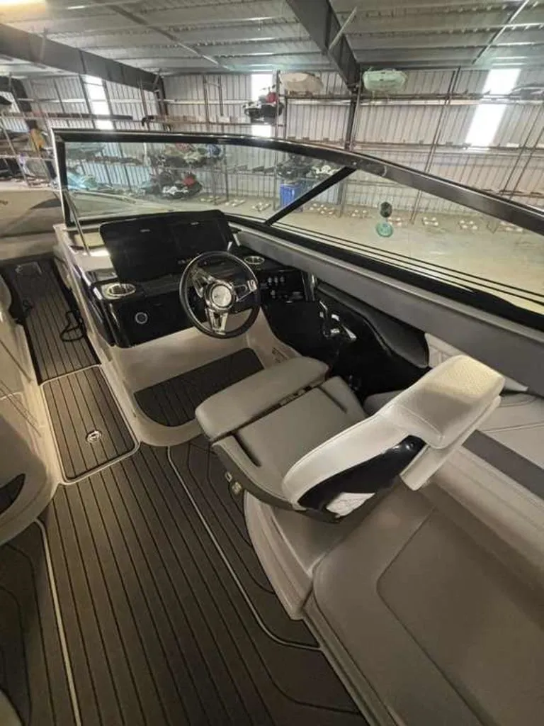 Slide: The Image of Sea Ray SLX 260 Surf 2024 - 5