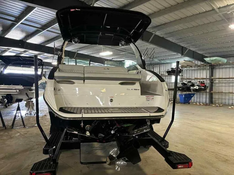 Slide: The Image of Sea Ray SLX 260 Surf 2024 - 6