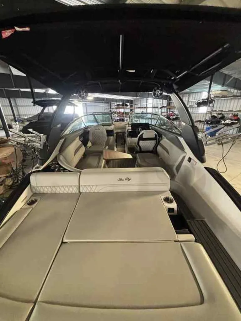 Slide: The Image of Sea Ray SLX 260 Surf 2024 - 7