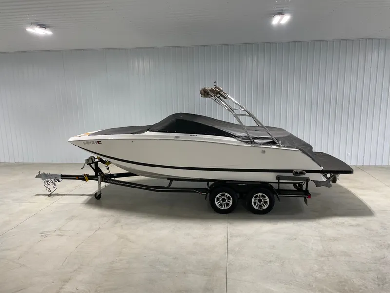 Slide: The Image of Four Winns SL242 2009 - 3