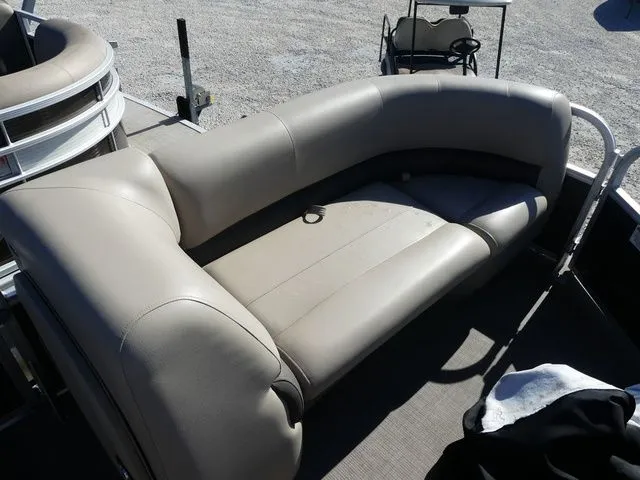 Slide: The Image of Sun Tracker Party Barge 18 DLX 2023 - 11