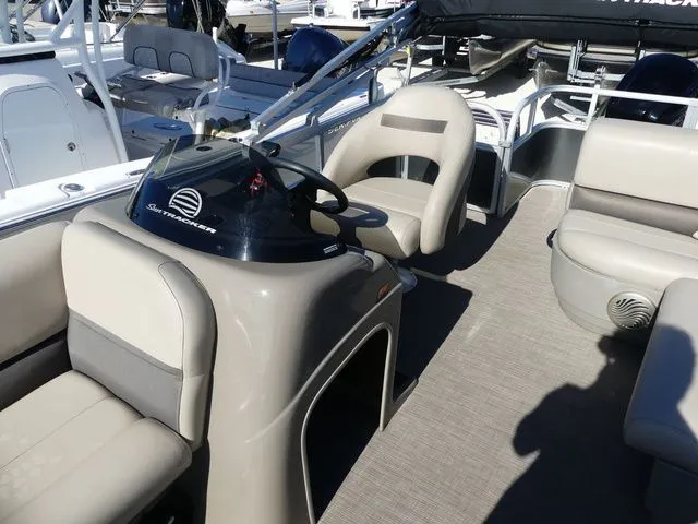 Slide: The Image of Sun Tracker Party Barge 18 DLX 2023 - 6