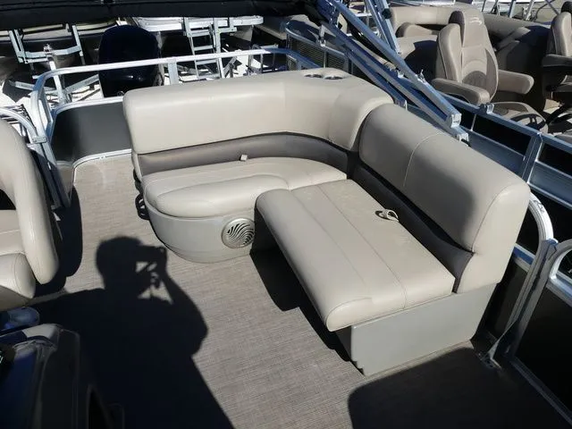 Slide: The Image of Sun Tracker Party Barge 18 DLX 2023 - 7