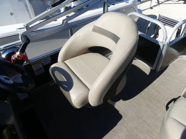 Slide: The Image of Sun Tracker Party Barge 18 DLX 2023 - 8