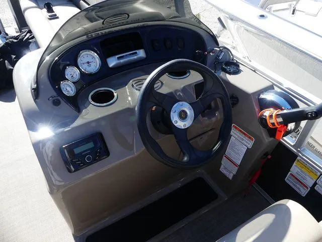 Slide: The Image of Sun Tracker Party Barge 18 DLX 2023 - 9