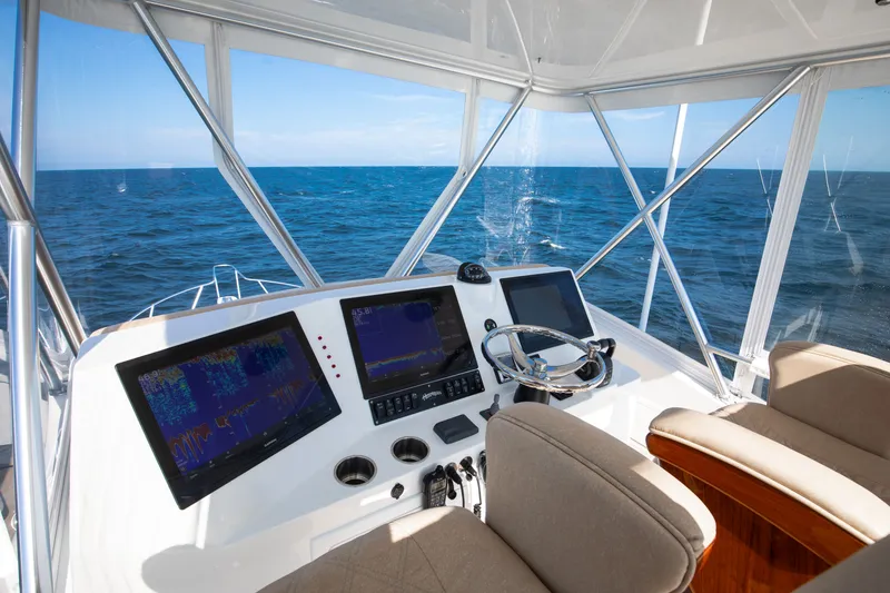 Slide: The Image of Henriques 42 Express Hardtop Bridge 2021 - 10