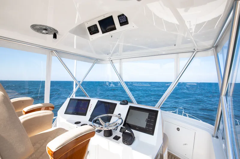 Slide: The Image of Henriques 42 Express Hardtop Bridge 2021 - 11