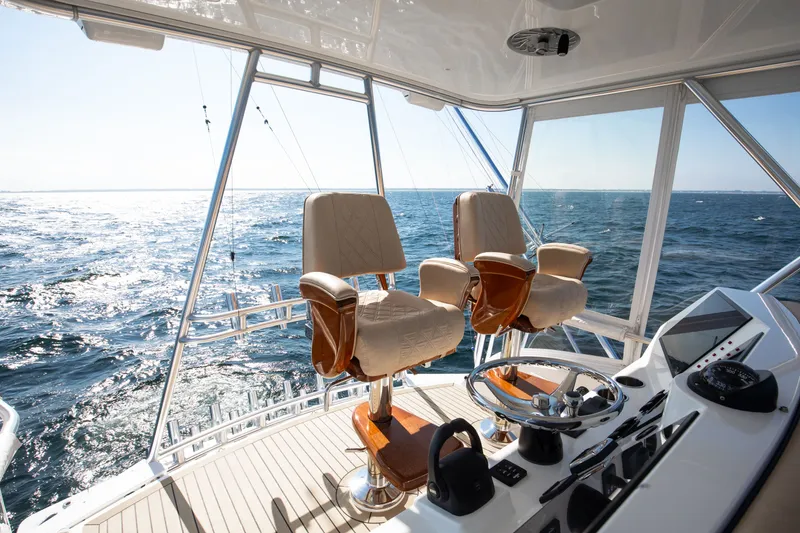 Slide: The Image of Henriques 42 Express Hardtop Bridge 2021 - 12